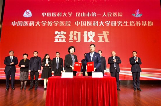 刘莹和尹弘青签约仪式.jpg